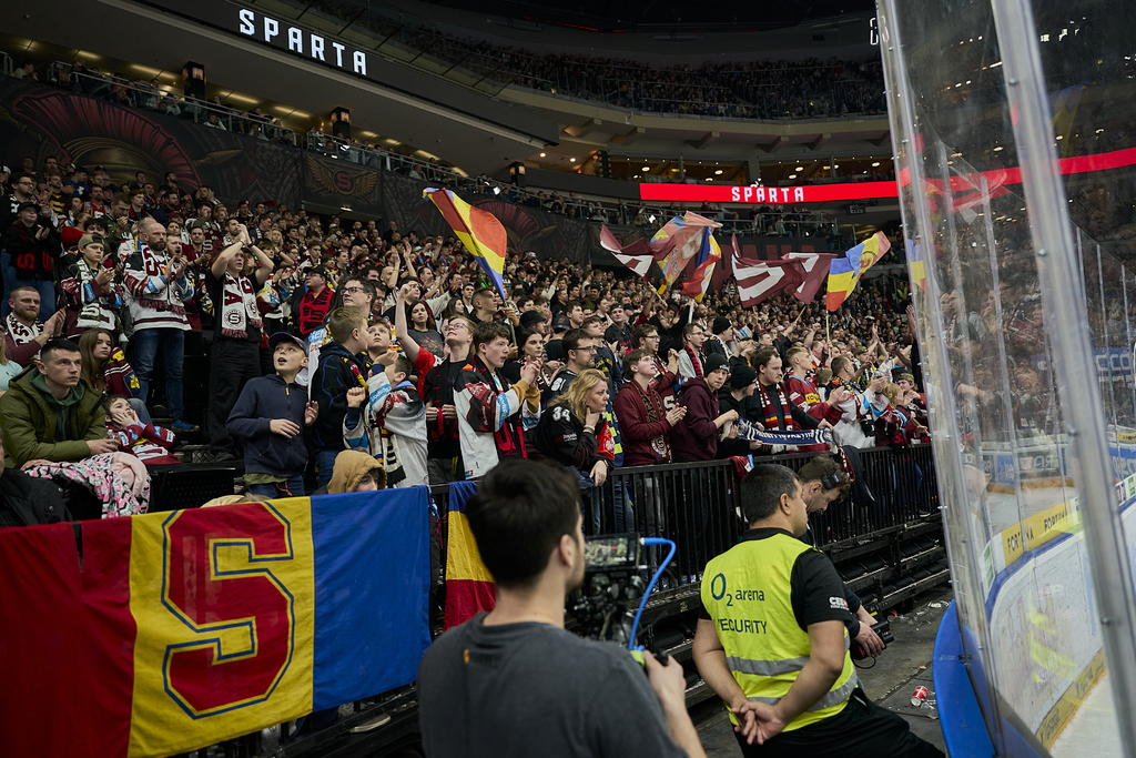 Fanoušci domácí Sparty si užívali atmosféru při charitativním zápase.