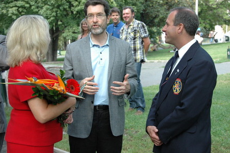 Zleva: Jean Hruby, Norman Eisen a prezident amerického Sokola Tom Pajer