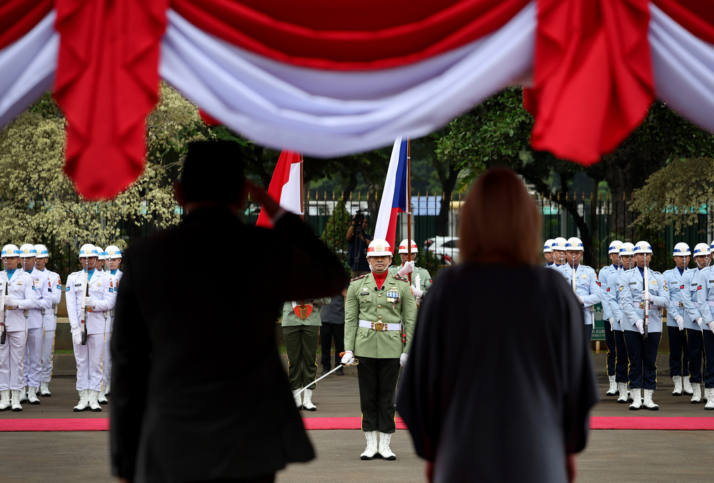 Pracovní cestu po jihovýchodní Asii zahájila ministryně Černochová v Jakartě, kde se uskutečnilo oficiální přijetí u ministra obrany Sjafrie Sjamsoeddina. 