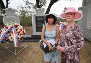 Památku Čechoslováků, kteří zahynuli před 80 lety při obraně Filipín, uctila ministryně obrany u památníku Capas National Shrine v provincii Tarlac. 