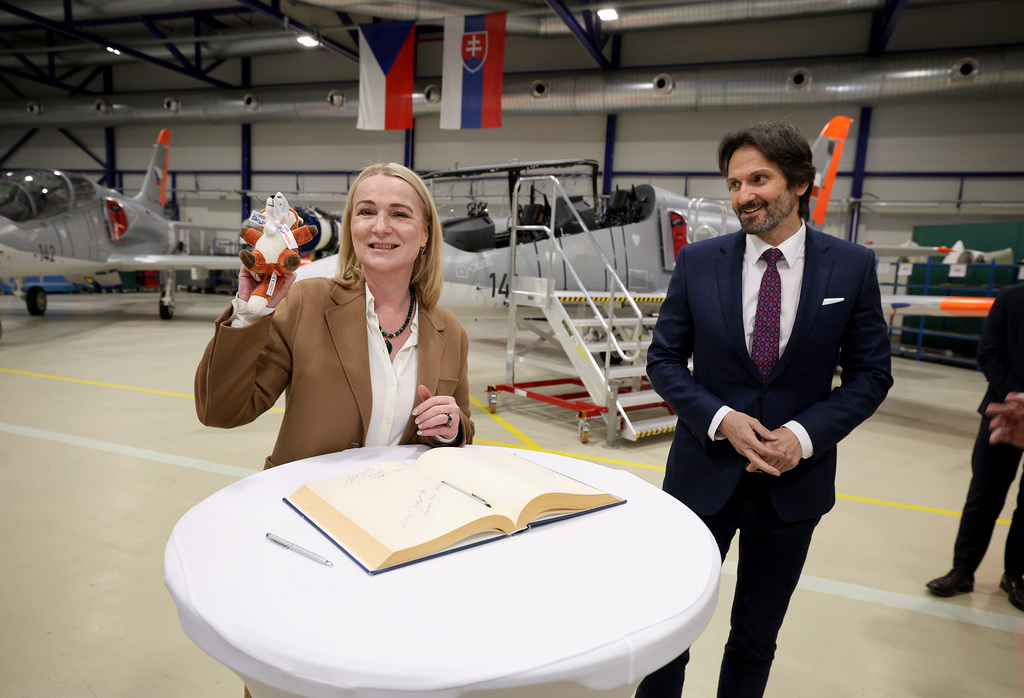  Ministryně obrany Jana Černochová v Aeru Vodochody