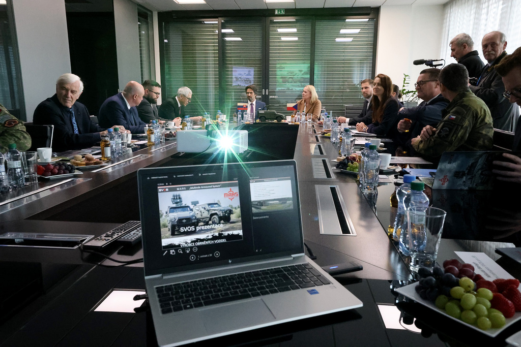 Ministři obrany ČR a SR ve SVOS Přelouč
