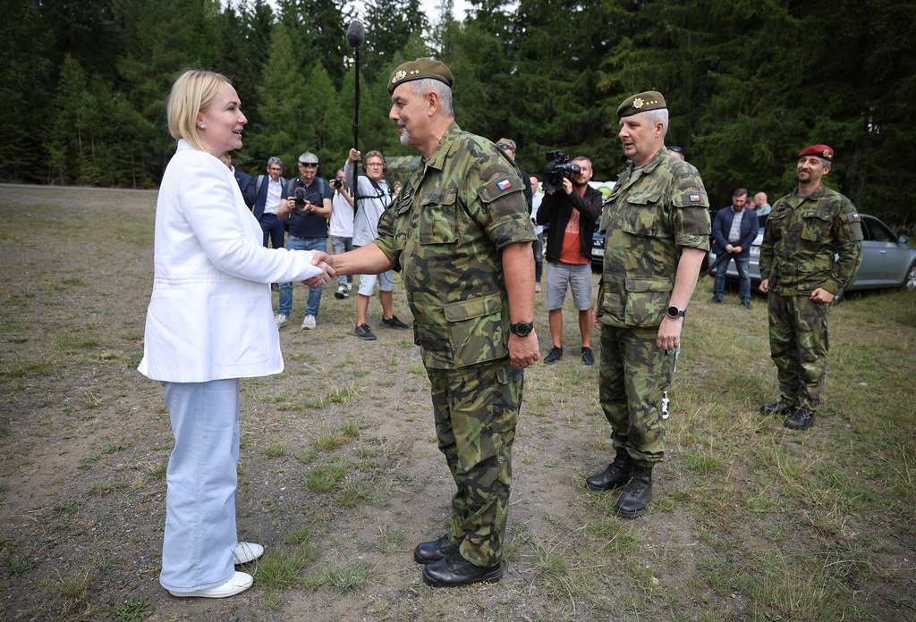 Ministryně Černochová v Jincích