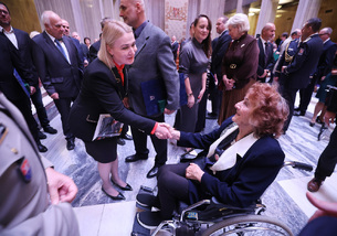 Ministryně obrany na Vítkově vyznamenala in memoriam "takřka zapomenuté" československé hrdiny