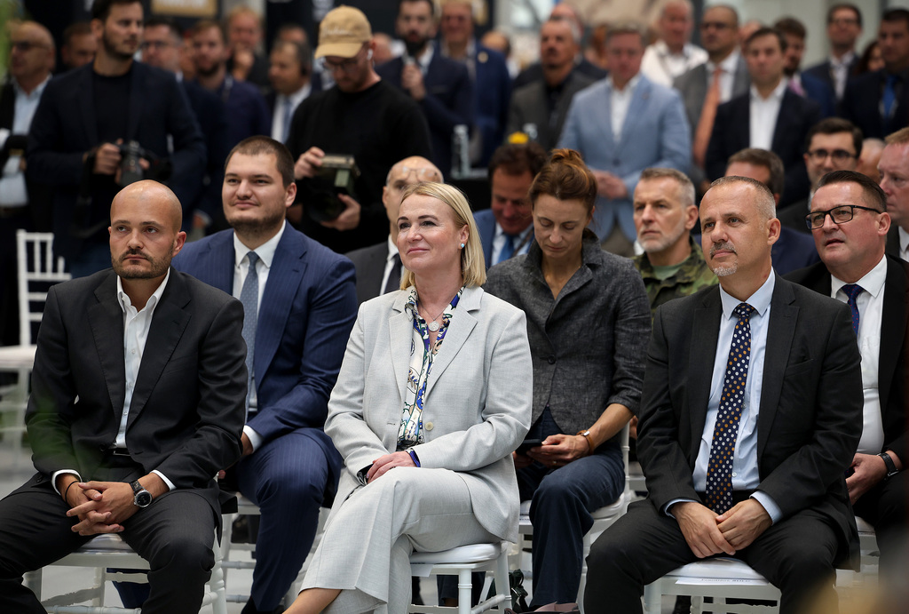 Excalibur Army otevřel novou výrobní halu