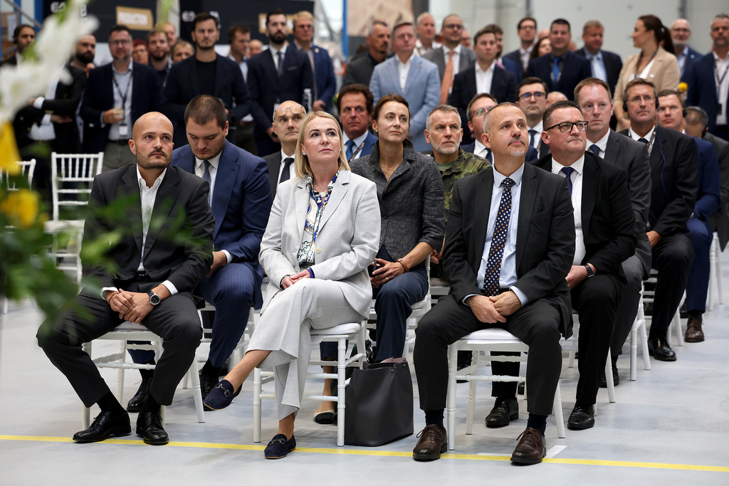 Excalibur Army otevřel novou výrobní halu