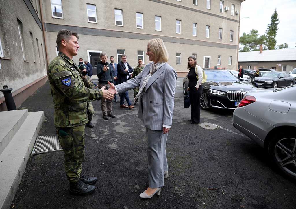 Ministryně obrany navštívila 53. pluk v Opavě