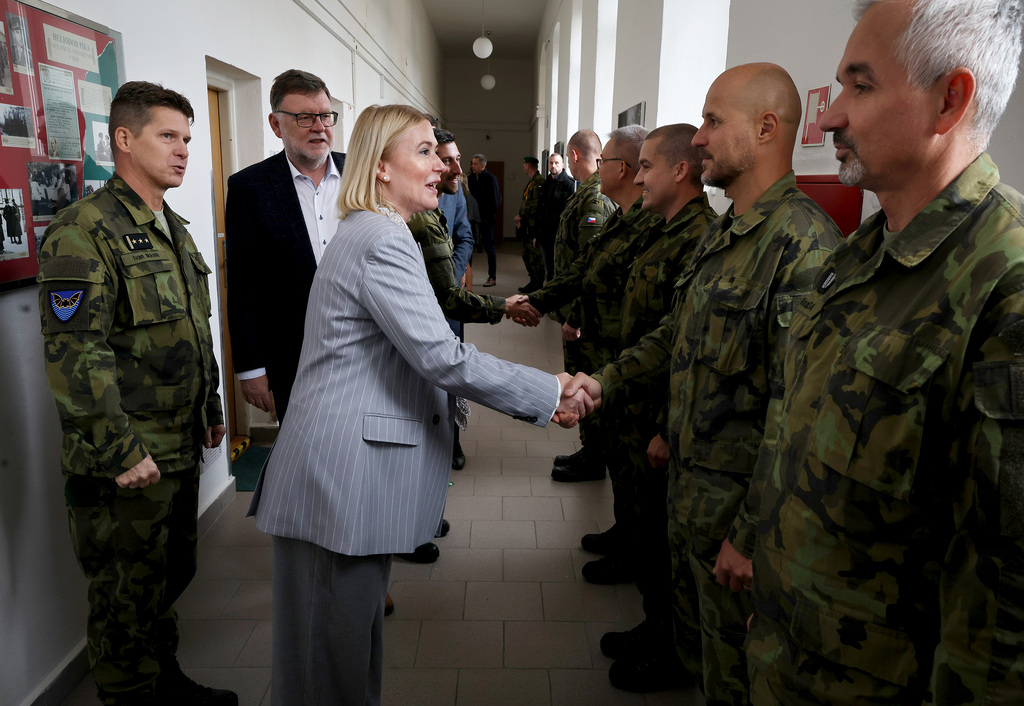 Ministryně obrany navštívila 53. pluk v Opavě
