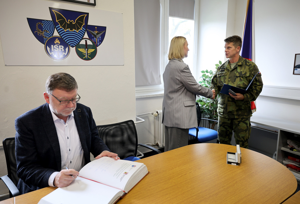 Ministryně obrany navštívila 53. pluk v Opavě