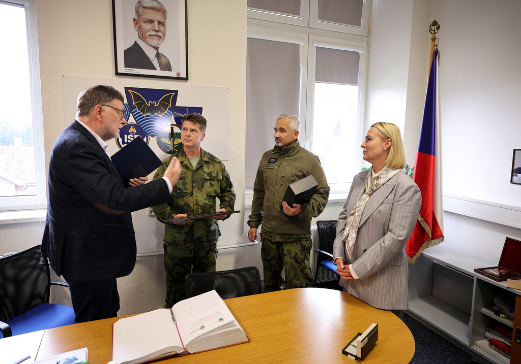 Ministryně obrany navštívila 53. pluk v Opavě