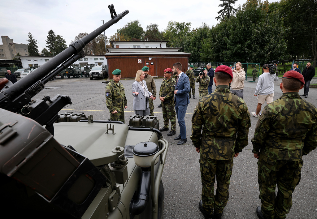 Ministryně obrany navštívila 53. pluk v Opavě