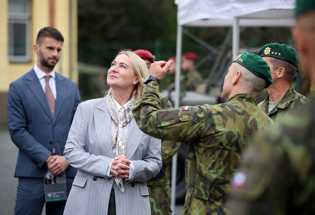 Ministryně obrany navštívila 53. pluk v Opavě