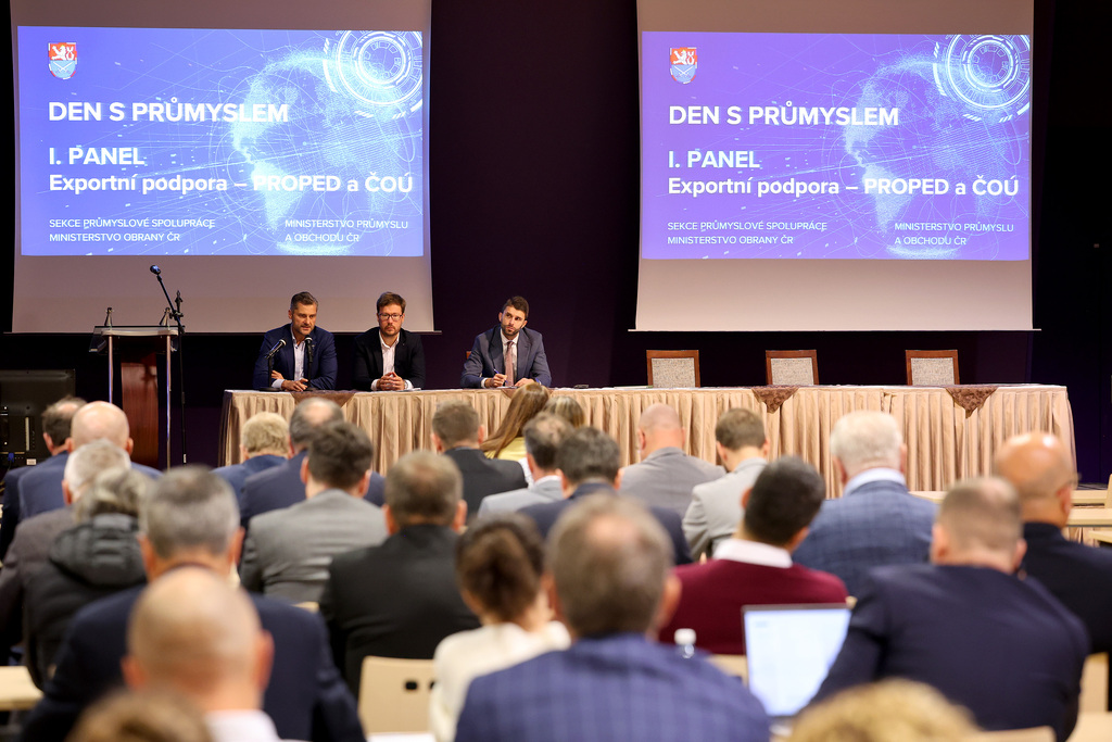 V prostorách hotelu DAP se uskutečnil již tradiční Den s průmyslem, odborná platforma organizovaná Sekcí průmyslové spolupráce MO ČR. 