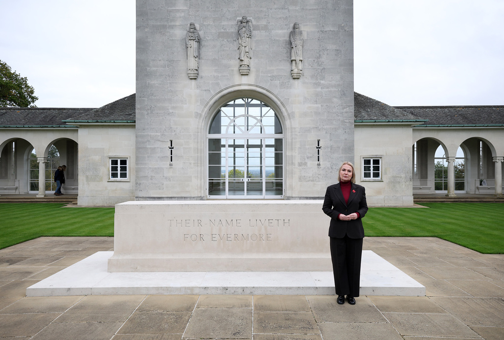 Air Forces Memorial Runnymede byl otevřel v roce 1953 královnou Alžbětou II. Na stěnách památníku jsou vytesána jména 20 456 příslušníků letectva Commonwealthu, kteří padli za 2. světové války a nemají známý hrob. Pietní místo obsahuje i jména čs. letců.