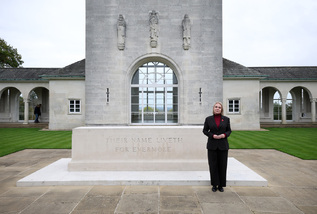 Air Forces Memorial Runnymede byl otevřel v roce 1953 královnou Alžbětou II. Na stěnách památníku jsou vytesána jména 20 456 příslušníků letectva Commonwealthu, kteří padli za 2. světové války a nemají známý hrob. Pietní místo obsahuje i jména čs. letců.