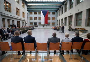 U příležitosti státního svátku 28. října udělila ministryně obrany Jana Černochová resortní vyznamenání. 