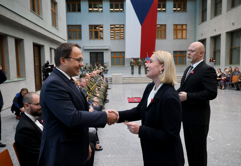 U příležitosti státního svátku 28. října udělila ministryně obrany Jana Černochová resortní vyznamenání. 