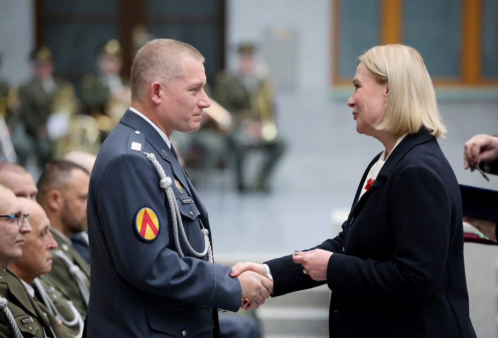 U příležitosti státního svátku 28. října udělila ministryně obrany Jana Černochová resortní vyznamenání. 