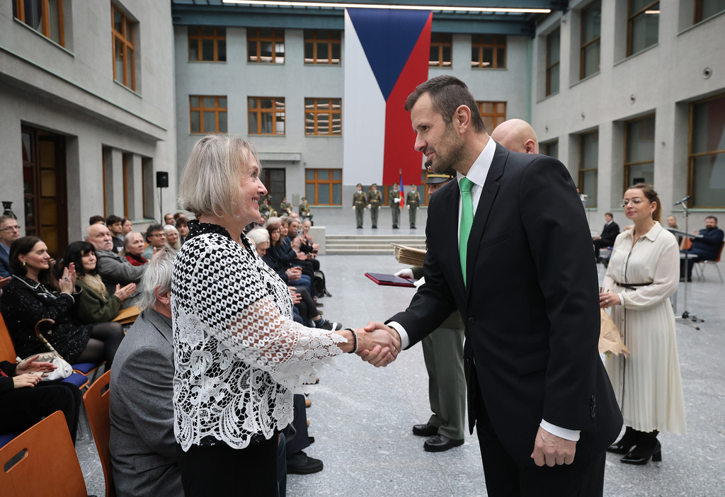 Dekrety a pamětní odznaky za protikomunistický odboj převzaly dvě desítky lidí