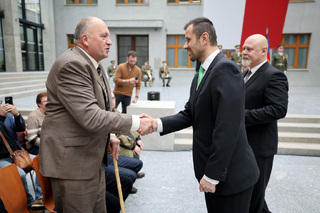 Dekrety a pamětní odznaky za protikomunistický odboj převzaly dvě desítky lidí