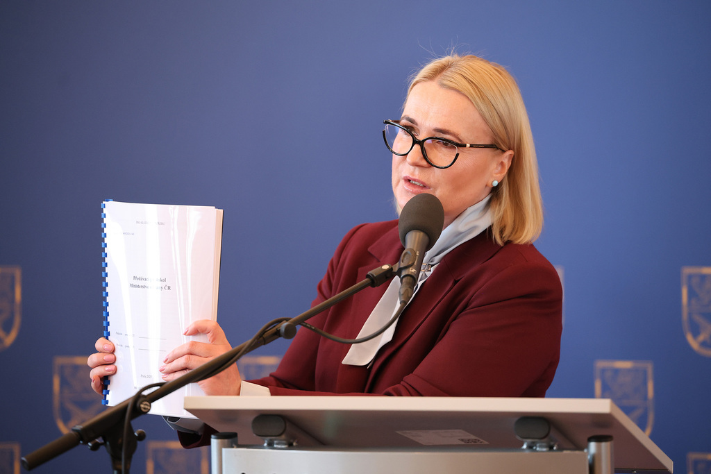 Ministryně obrany Černochová: Zajistit kontinuitu na Ministerstvu obrany je zásadní