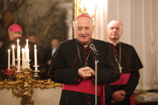 Dnes v podvečer se v Arcibiskupském paláci na Hradčanském náměstí v Praze uskutečnilo tradiční adventní setkání pražského arcibiskupa Jana Graubnera se zástupci Ministerstva obrany a Armády ČR