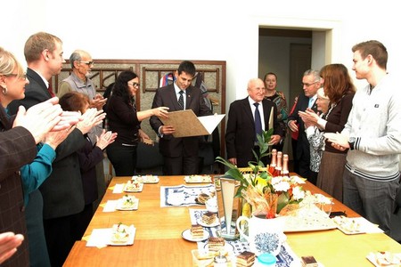 Oběma oceněným pogratulovali v sídle KPV i jejich nejbližší