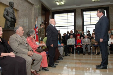 Za III. odboj převzal Vyznamenání Zlaté lípy Miloslav Nerad, nyní člen předsednictva Konfederace politických vězňů ČR. 