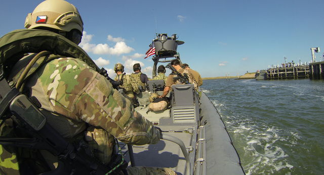 Cvičení JACKAL STONE 4