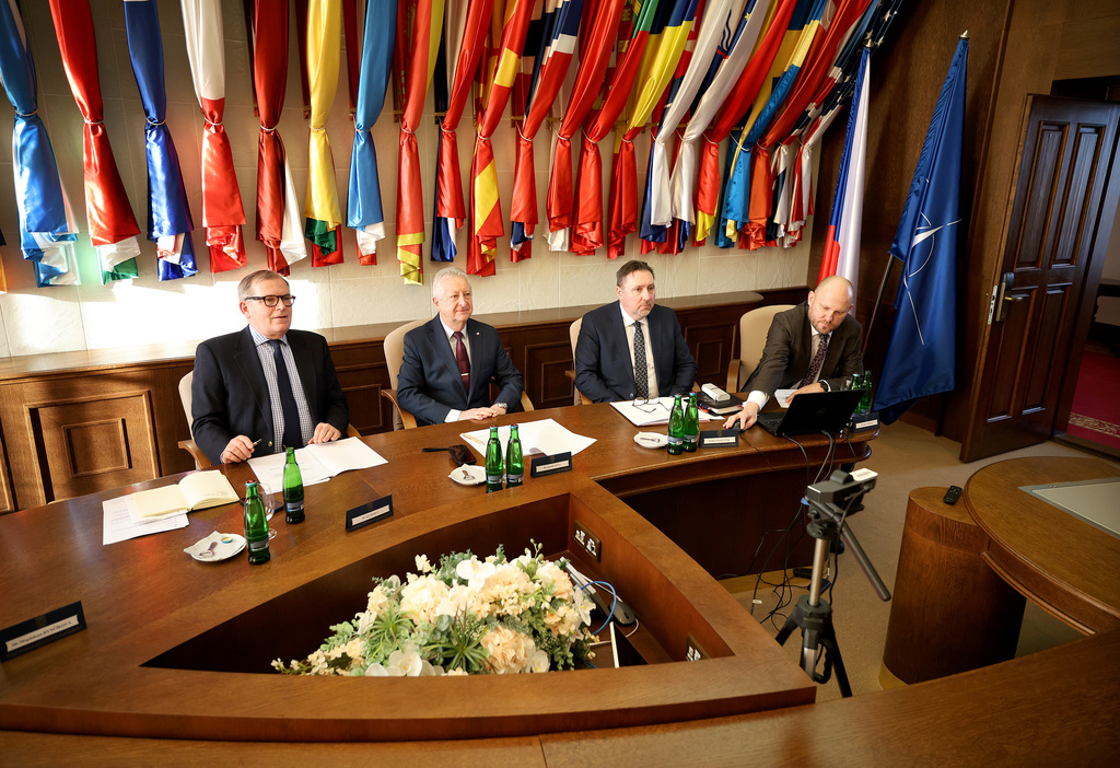 Ministr obrany telefonoval se svým estonským protějškem