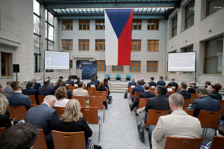 Ministr Jaromír Zůna se zúčastnil konference AOBP