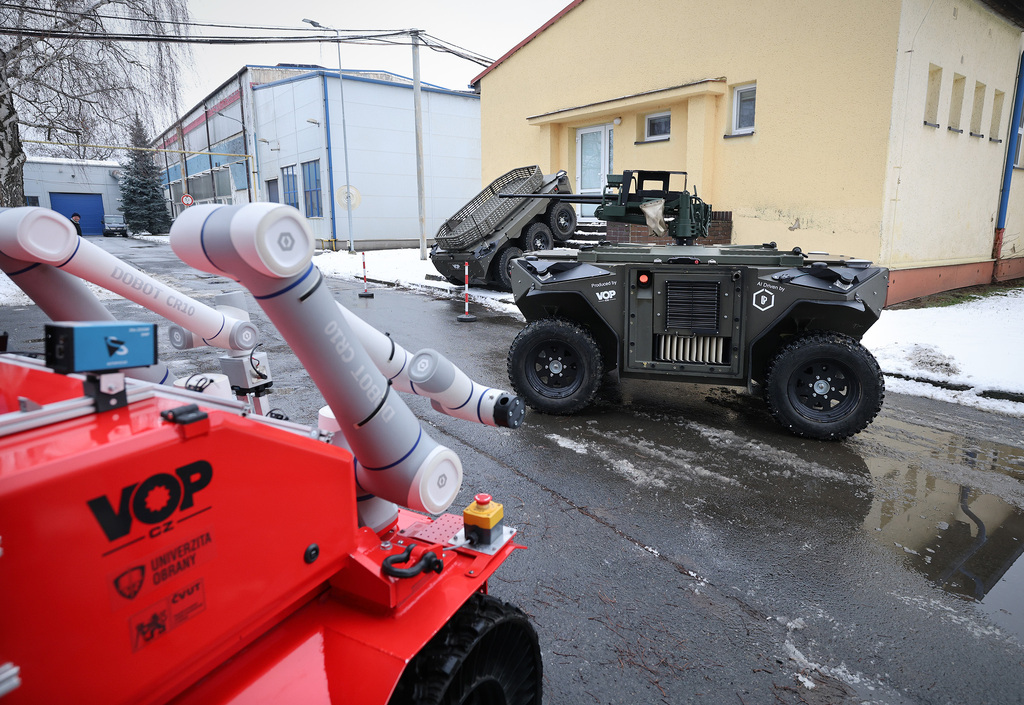 Ministr obrany navštívil VOP CZ