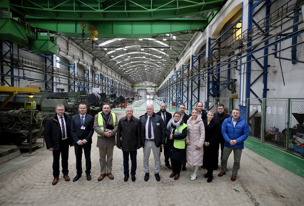 Ministr obrany navštívil VOP CZ