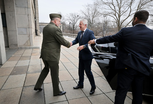 Památce padlých vojáků se na Vítkově poklonil ministr obrany