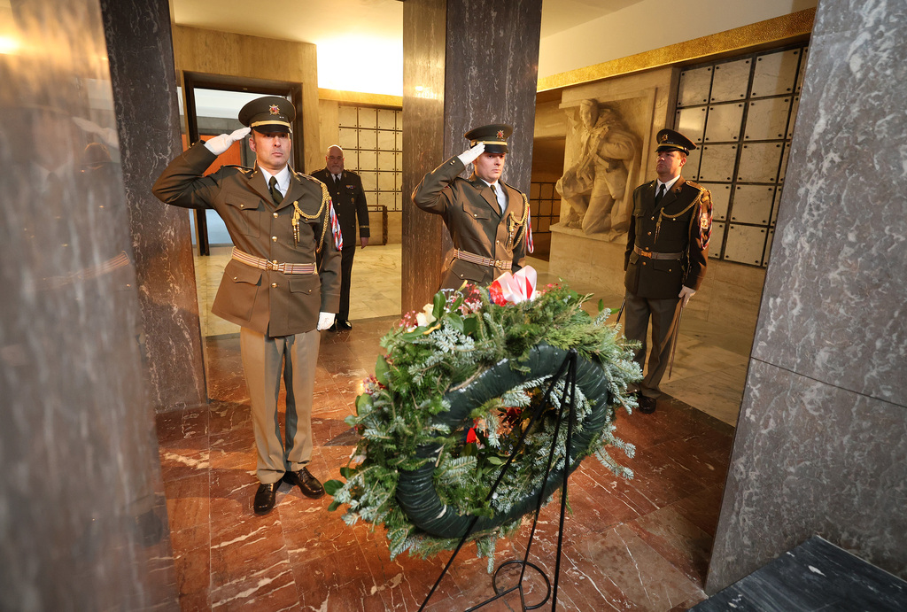 Památce padlých vojáků se na Vítkově poklonil ministr obrany