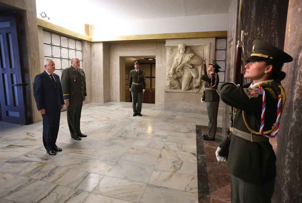 Památce padlých vojáků se na Vítkově poklonil ministr obrany