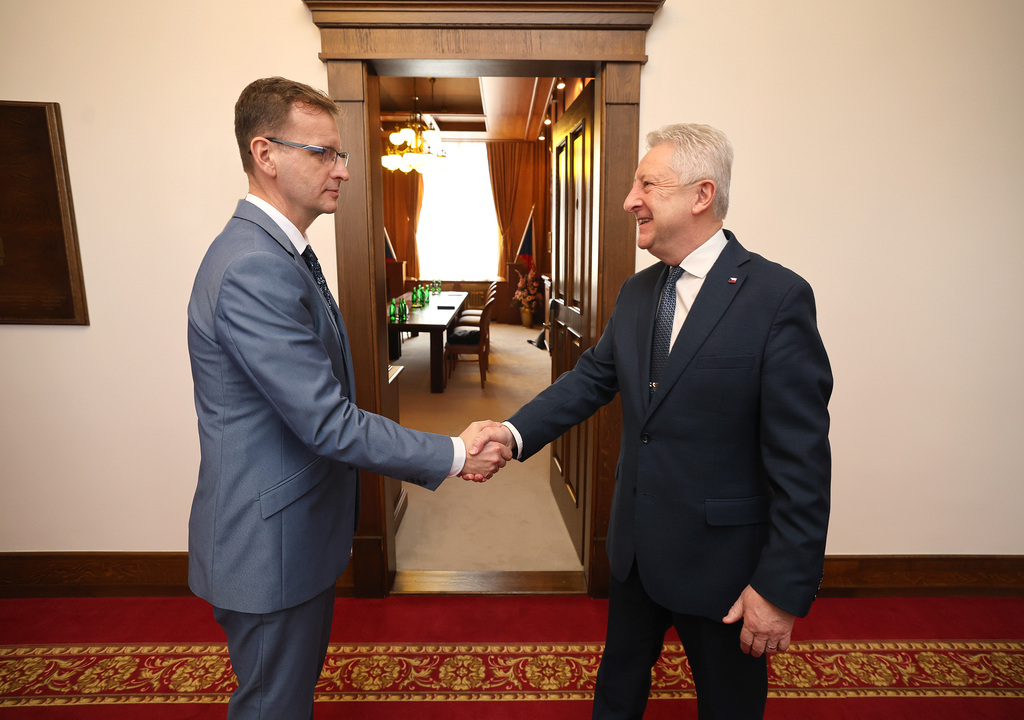 Ministr obrany jednal s předsedou Asociace krajů o řešení krizových situacích