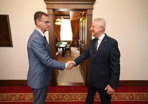 Ministr obrany jednal s předsedou Asociace krajů o řešení krizových situacích