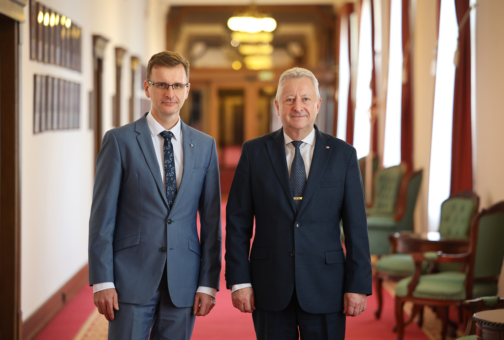 Ministr obrany jednal s předsedou Asociace krajů o řešení krizových situacích