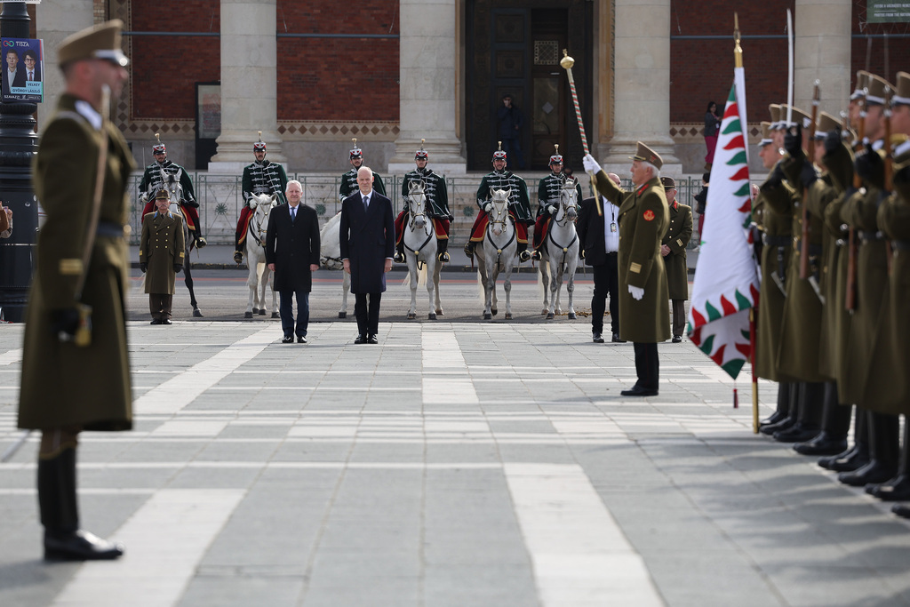 Pietní akt na Náměstí hrdinů v Budapešti