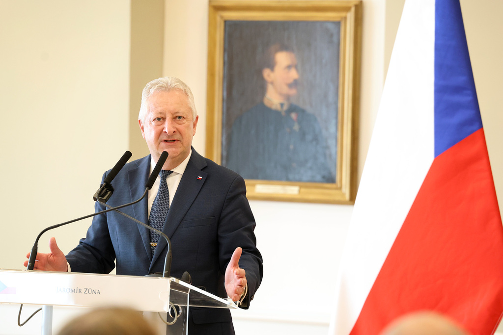 Ministr obrany jednal se svým maďarským protějškem v Budapešti