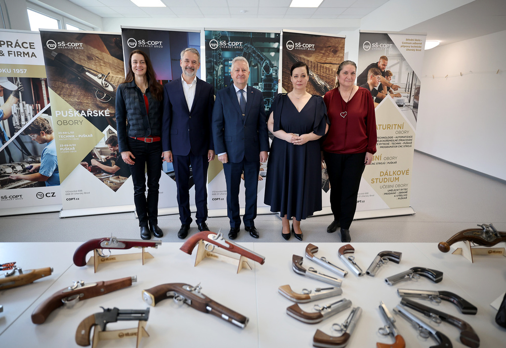 Ministr obrany Jaromír Zůna navštívil Střední školu – Centrum odborné přípravy technické Uherský Brod