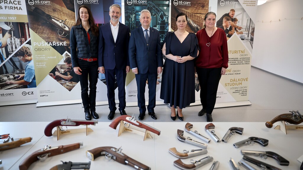 Ministr obrany Jaromír Zůna navštívil Střední školu – Centrum odborné přípravy technické Uherský Brod