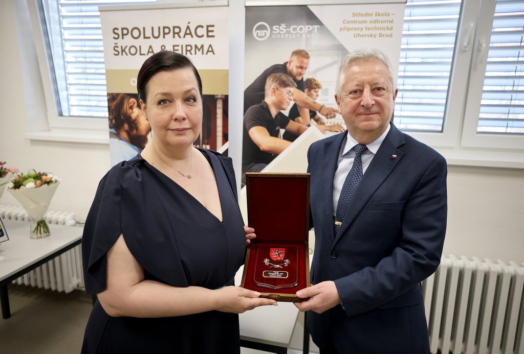 Ministr obrany Jaromír Zůna navštívil Střední školu – Centrum odborné přípravy technické Uherský Brod