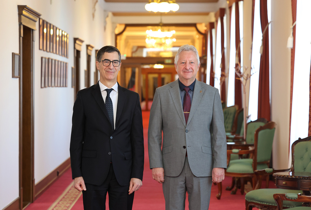 Ministr obrany s velvyslancem Itálie