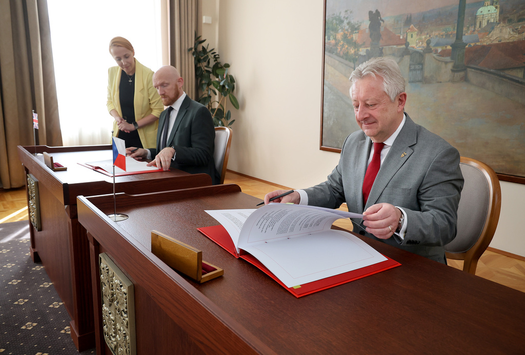 Česká republika a Spojené království posilují vojenskou spolupráci v rámci BMATT