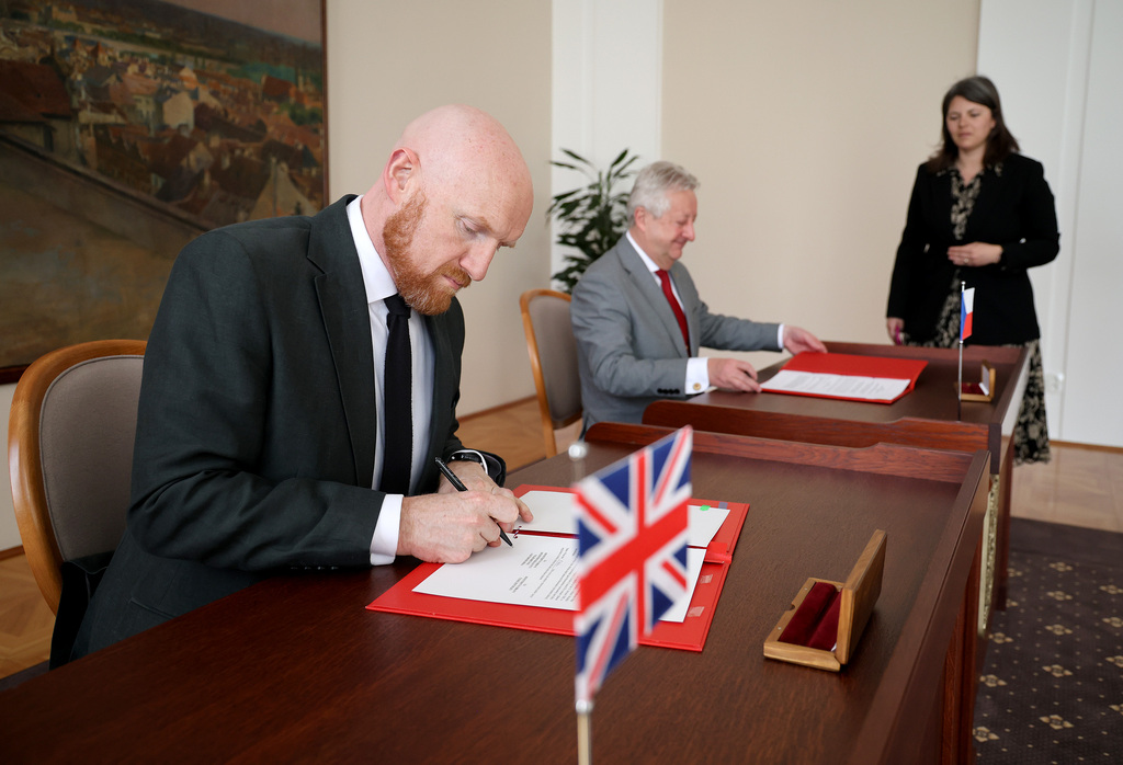 Česká republika a Spojené království posilují vojenskou spolupráci v rámci BMATT