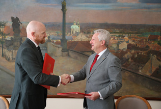 Česká republika a Spojené království posilují vojenskou spolupráci v rámci BMATT