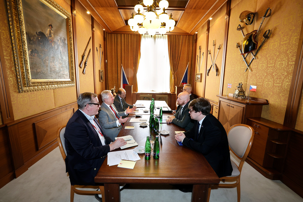 Česká republika a Spojené království posilují vojenskou spolupráci v rámci BMATT
