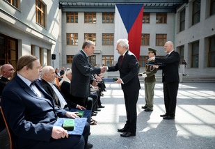 Ze slavnostního ceremoniálu udělení resortních vyznamenání